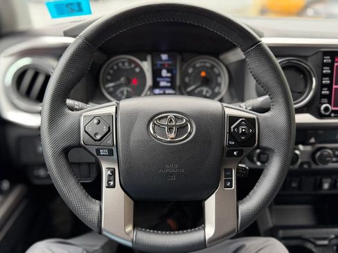Certified 2023 Toyota Tacoma SR5 AWD/4WD image 5