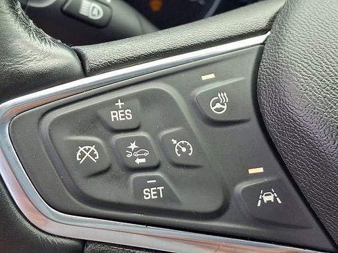 Used 2018 Chevrolet Equinox Premier AWD/4WD image 23