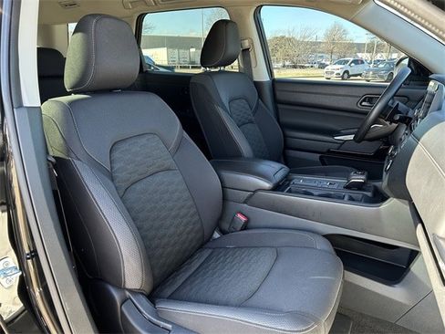 Used 2024 Nissan Pathfinder S image 27