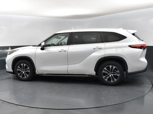 Used 2022 Toyota Highlander XLE image 5