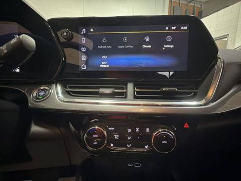 Used 2025 Chevrolet Trax ACTIV w/ Driver Confidence Package FWD image 18