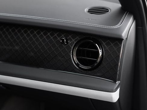 Used 2025 Bentley Bentayga S image 28