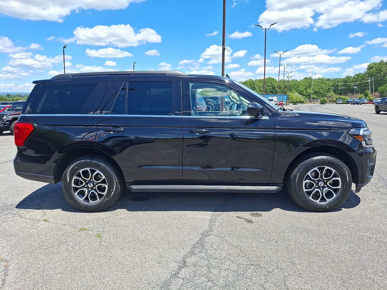 Certified 2024 Ford Expedition XLT AWD/4WD image 7