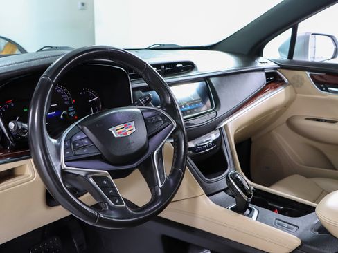 Used 2018 Cadillac XT5 Luxury w/ Driver Awareness Package image 24