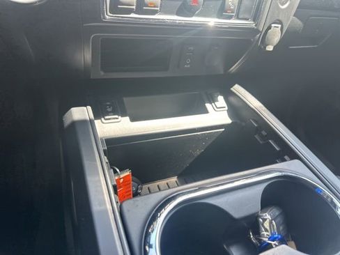 Used 2018 Nissan Titan SV w/ SV Convenience Package image 36