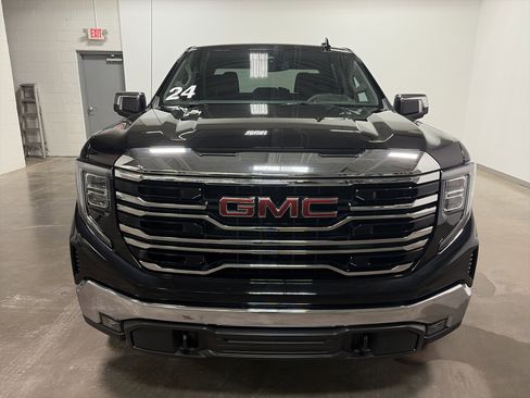 Used 2024 GMC Sierra 1500 SLT image 8