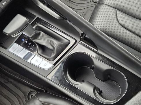 Used 2025 Hyundai Elantra Limited FWD image 19