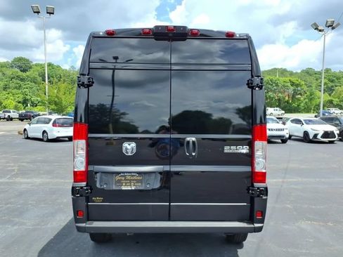 Used 2024 RAM ProMaster 2500 w/ Convenience Group FWD image 9
