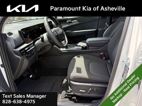 New 2026 Kia Sportage LX AWD/4WD image 17