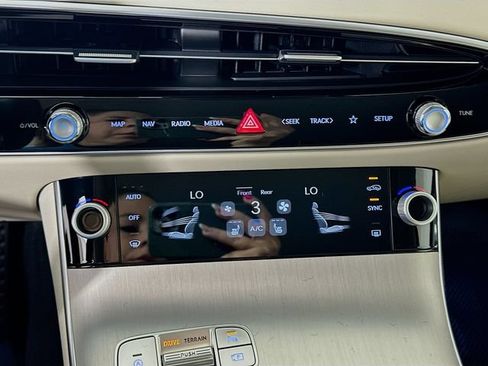 Certified 2026 Genesis GV70 2.5T Select AWD/4WD image 14