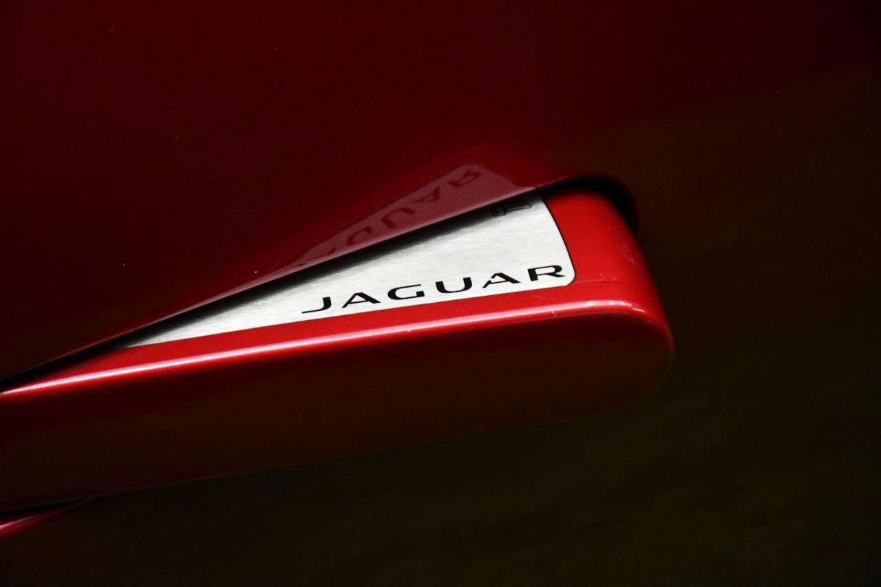 Used 2016 Jaguar F-TYPE R AWD/4WD image 15