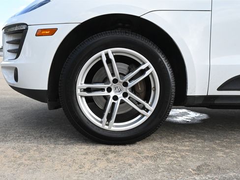 Used 2018 Porsche Macan image 28