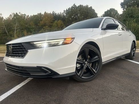 Used 2025 Honda Accord Sport image 13