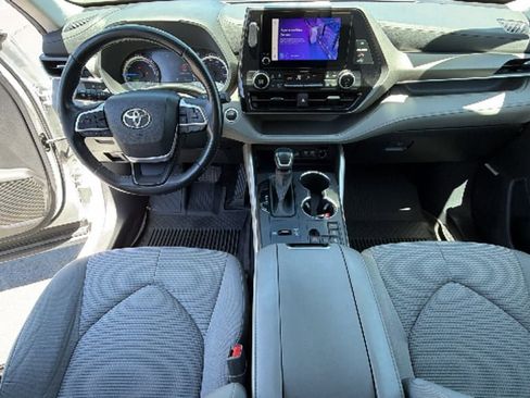 Used 2023 Toyota Highlander LE AWD/4WD image 26