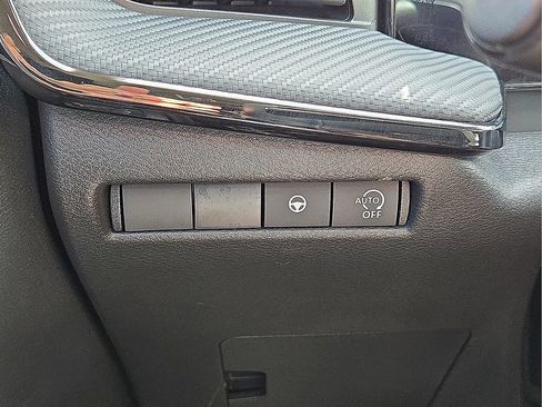 Used 2026 Nissan Kicks SR image 25