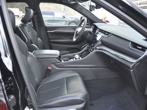 Used 2024 Jeep Grand Cherokee Overland w/ Luxury Tech Group IV image 40