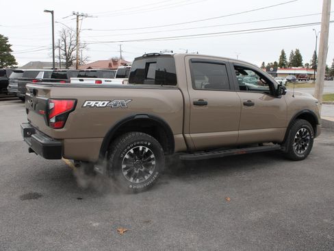Used 2020 Nissan Titan PRO-4X w/ Pro-4x Convenience Package image 4