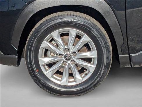 Used 2024 Toyota Corolla Cross LE image 22