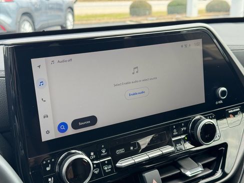 Used 2024 Toyota Highlander Limited image 32