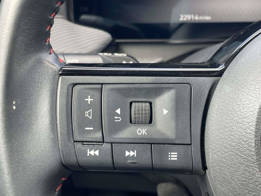 Used 2025 Nissan Kicks SR FWD image 18