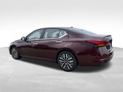 Used 2024 Nissan Altima 2.5 SV FWD image 6
