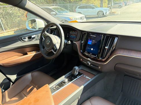 Certified 2023 Volvo XC60 B5 Plus w/ Protection Package Premier image 19