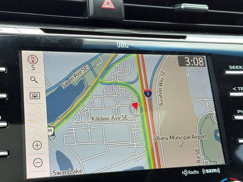 Used 2020 Toyota Camry XLE w/ Driver Assist Package FWD image 18