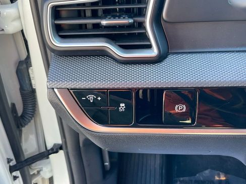 Certified 2024 Kia Sportage LX image 12