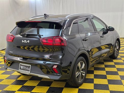 Used 2022 Kia Niro LXS w/ Digital Cluster Package image 3