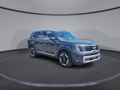 Used 2023 Kia Telluride EX w/ EX Captain's Chair Package AWD/4WD image 2