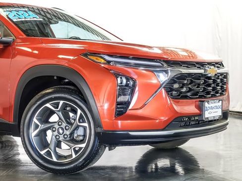 Certified 2024 Chevrolet Trax LT w/ Driver Confidence Package FWD image 3