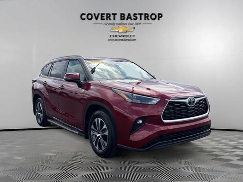 Used 2024 Toyota Highlander XLE image 6