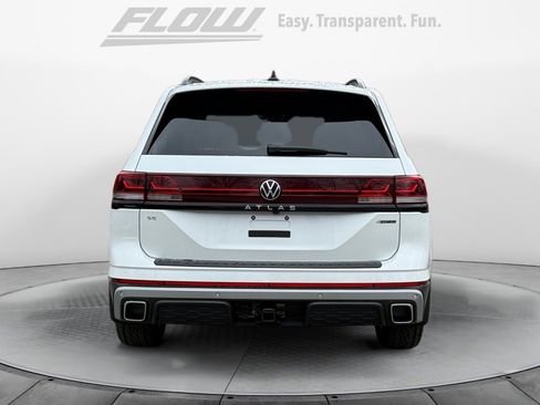 New 2026 Volkswagen Atlas Peak Edition image 6