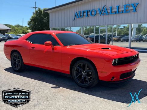 Used 2020 Dodge Challenger SXT w/ Blacktop Package RWD image 1