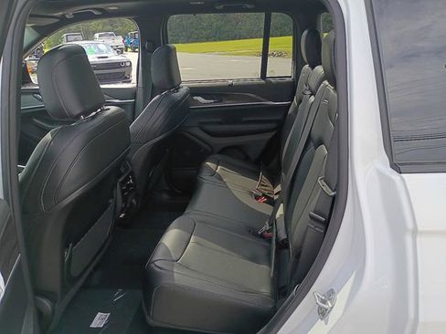 New 2025 Jeep Grand Cherokee Limited w/ Luxury Tech Group II image 7