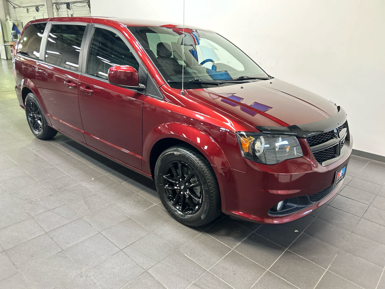 Used 2020 Dodge Grand Caravan SXT w/ Driver Convenience Group FWD image 2
