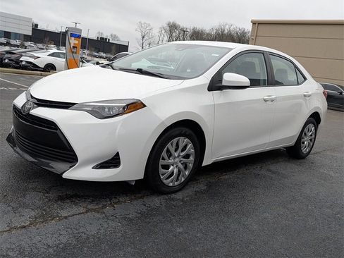 Used 2018 Toyota Corolla LE image 8