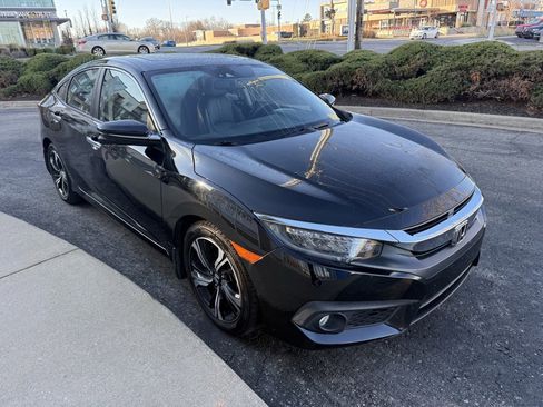 Used 2016 Honda Civic Touring image 4
