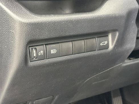 Used 2020 Toyota RAV4 XLE w/ Convenience Package FWD image 14