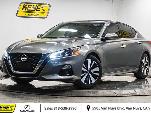 Used 2019 Nissan Altima 2.5 SV image 1