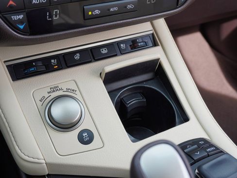 Used 2017 Lexus ES 350 w/ Luxury Package image 20