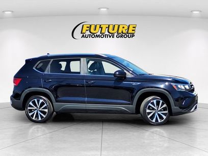 Used 2022 Volkswagen Taos SE w/ Panoramic Sunroof Package