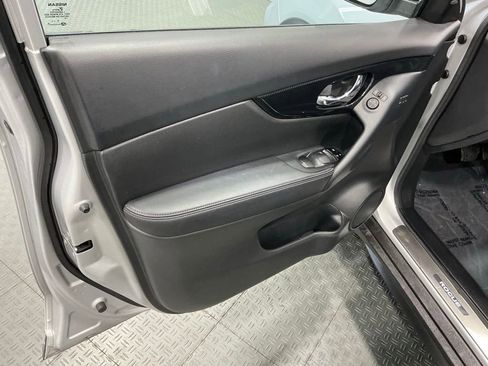 Used 2020 Nissan Rogue SL FWD image 32