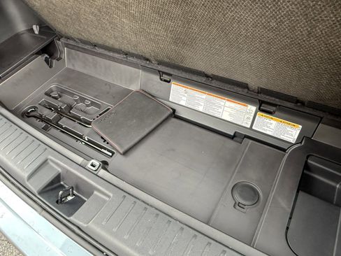 Used 2023 Toyota Highlander XLE image 36