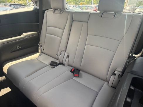Used 2017 Honda Pilot Touring image 28
