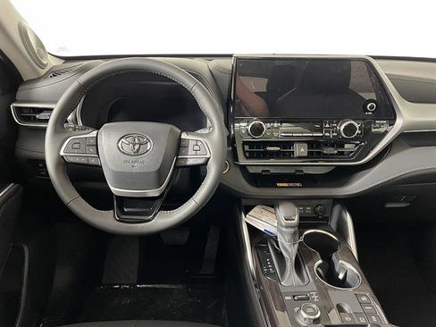 New 2026 Toyota Highlander Limited AWD/4WD image 13