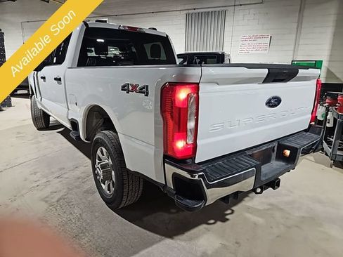 Used 2024 Ford F250 XLT AWD/4WD image 3