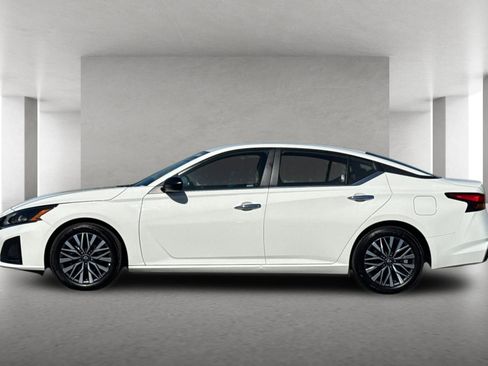 Used 2025 Nissan Altima 2.5 SV FWD image 7