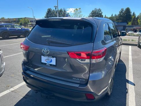 Used 2017 Toyota Highlander XLE AWD/4WD image 7