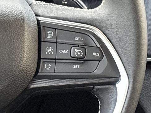 Used 2025 Jeep Grand Cherokee L Laredo image 22